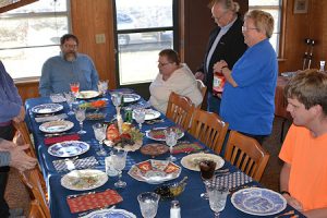 thanksgiving-gathering-table